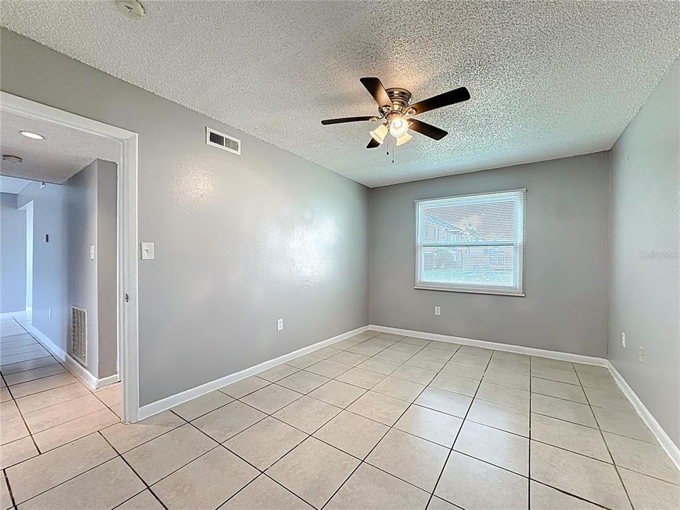 For Sale: $89,900 (2 beds, 1 baths, 992 Square Feet)