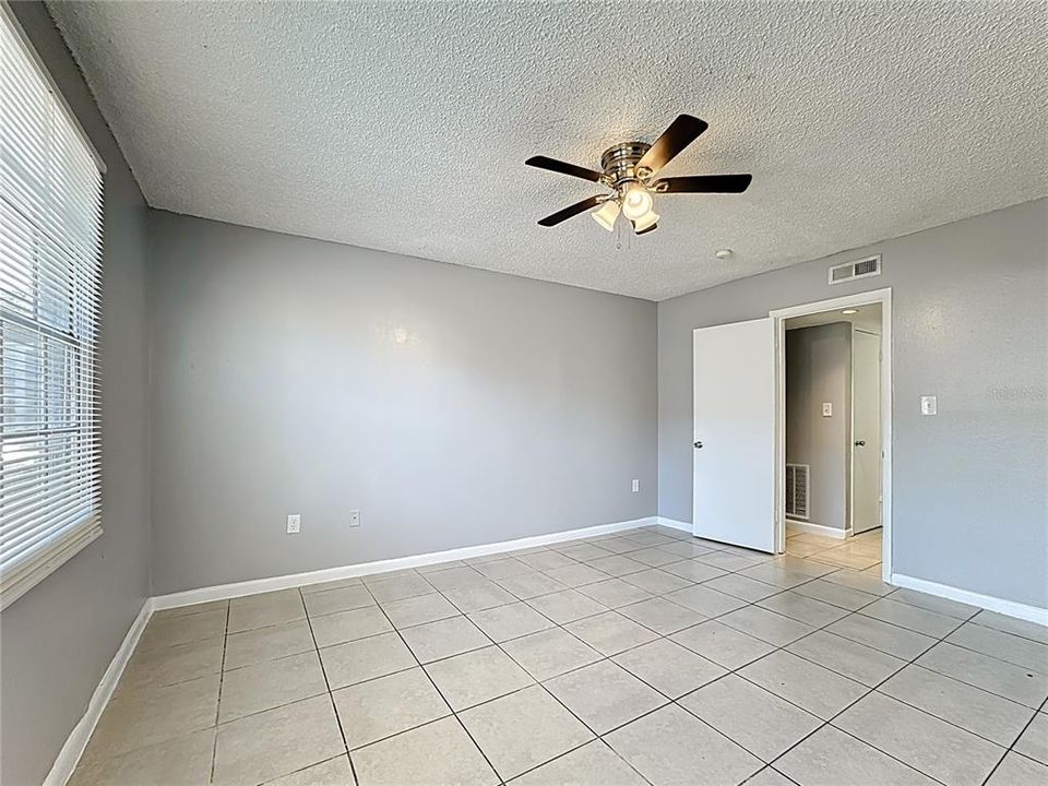 For Sale: $89,900 (2 beds, 1 baths, 992 Square Feet)