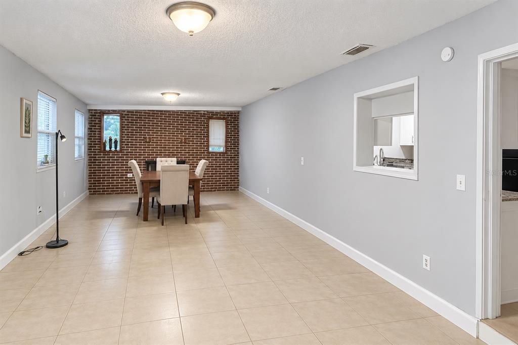 For Rent: $1,795 (3 beds, 1 baths, 1365 Square Feet)