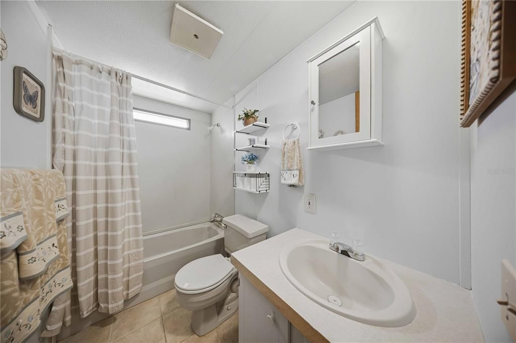На продажу: $159,900 (2 спален, 2 ванн, 960 Квадратных фут)