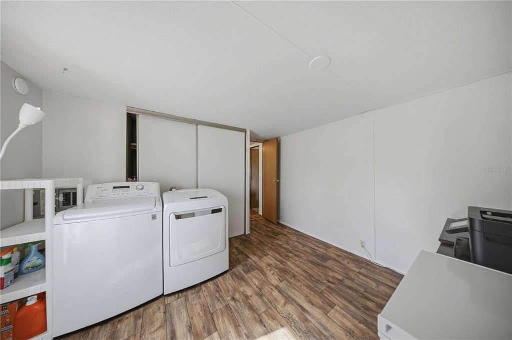 На продажу: $159,900 (2 спален, 2 ванн, 960 Квадратных фут)