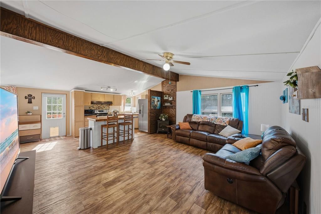 На продажу: $159,900 (2 спален, 2 ванн, 960 Квадратных фут)