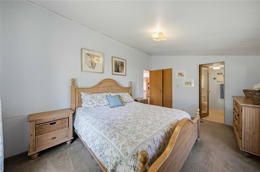 На продажу: $159,900 (2 спален, 2 ванн, 960 Квадратных фут)