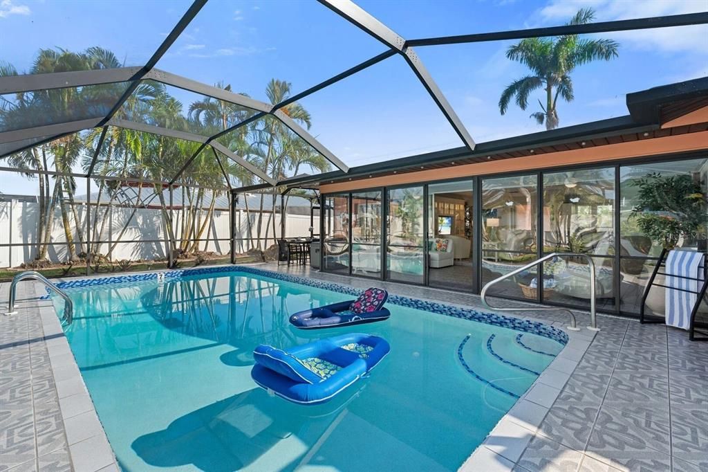 For Sale: $429,000 (3 beds, 2 baths, 1393 Square Feet)