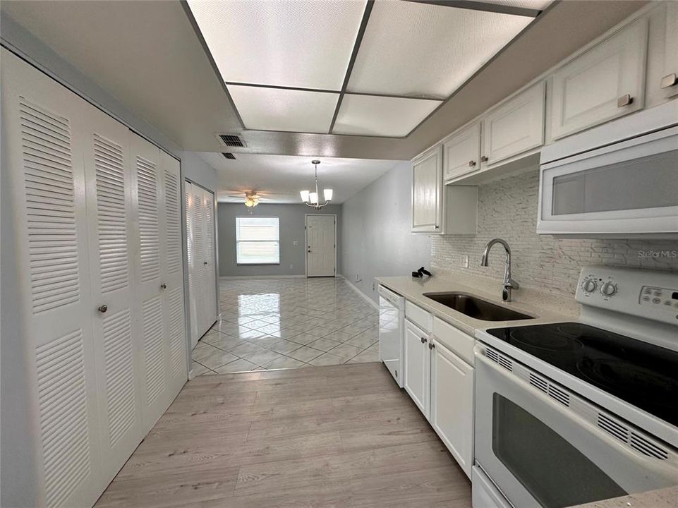 В аренду: $1,700 (2 спален, 2 ванн, 960 Квадратных фут)