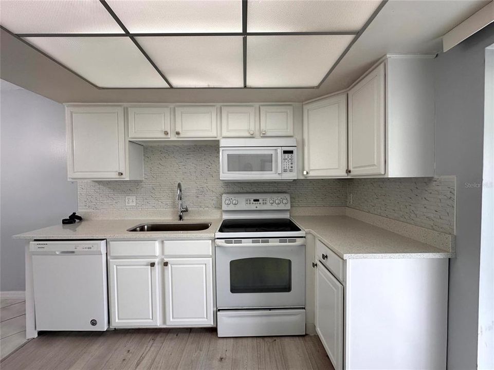 В аренду: $1,700 (2 спален, 2 ванн, 960 Квадратных фут)