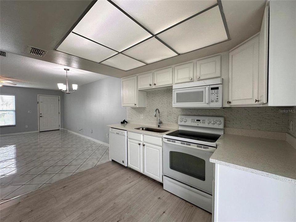 В аренду: $1,700 (2 спален, 2 ванн, 960 Квадратных фут)