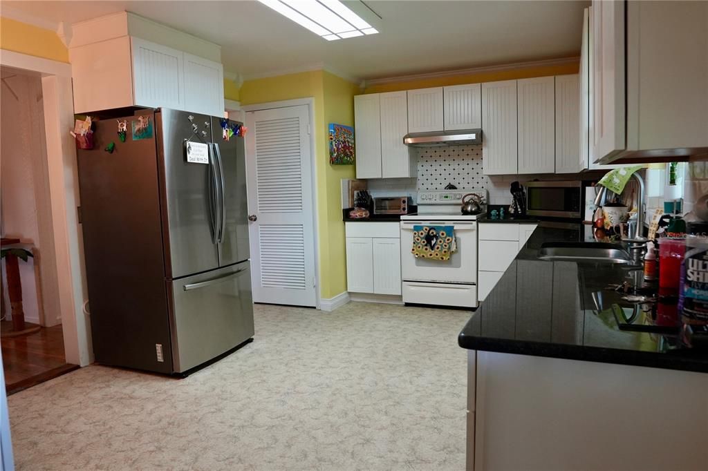 For Sale: $650,000 (3 beds, 2 baths, 1776 Square Feet)