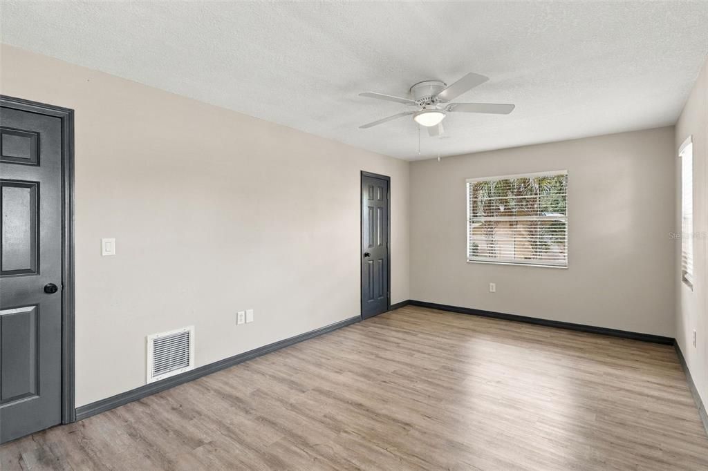 For Sale: $325,000 (3 beds, 2 baths, 2146 Square Feet)