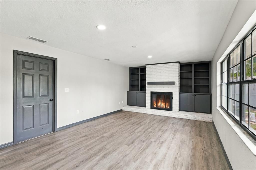 For Sale: $325,000 (3 beds, 2 baths, 2146 Square Feet)