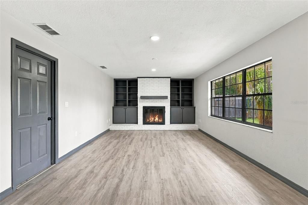 For Sale: $325,000 (3 beds, 2 baths, 2146 Square Feet)