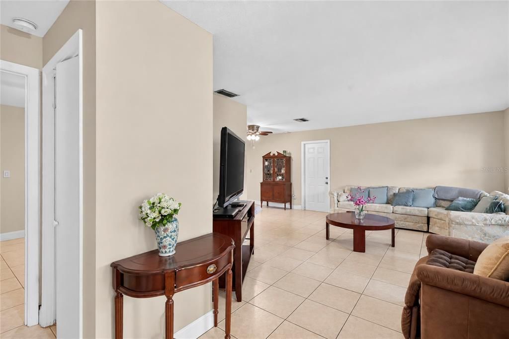 En Venta: $450,000 (3 camas, 2 baños, 1536 Pies cuadrados)