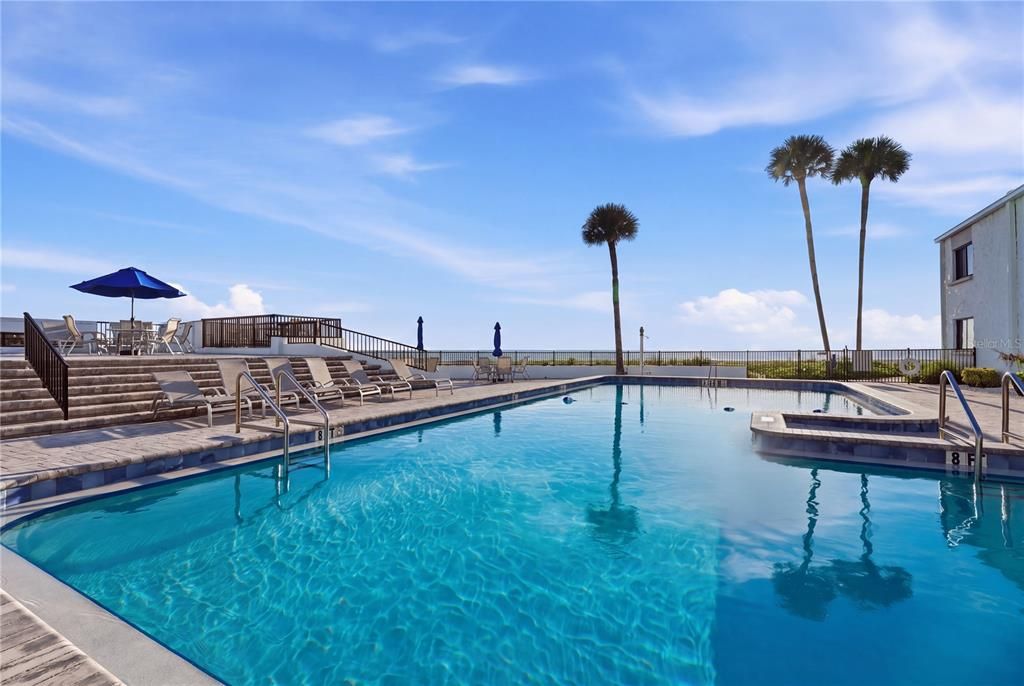 For Sale: $415,000 (2 beds, 2 baths, 934 Square Feet)