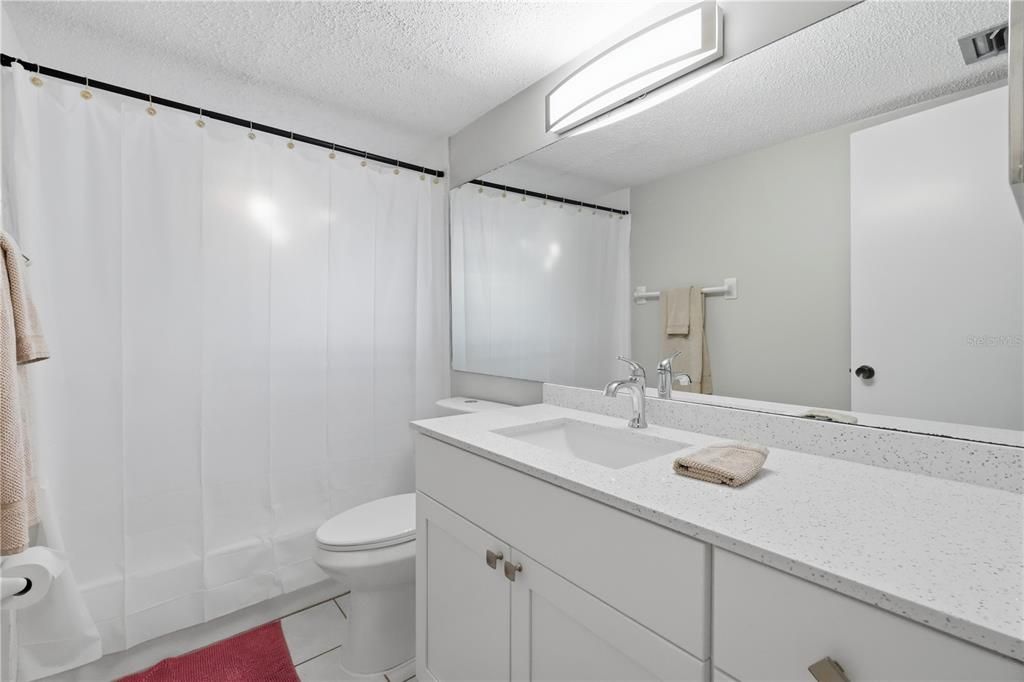 For Sale: $415,000 (2 beds, 2 baths, 934 Square Feet)