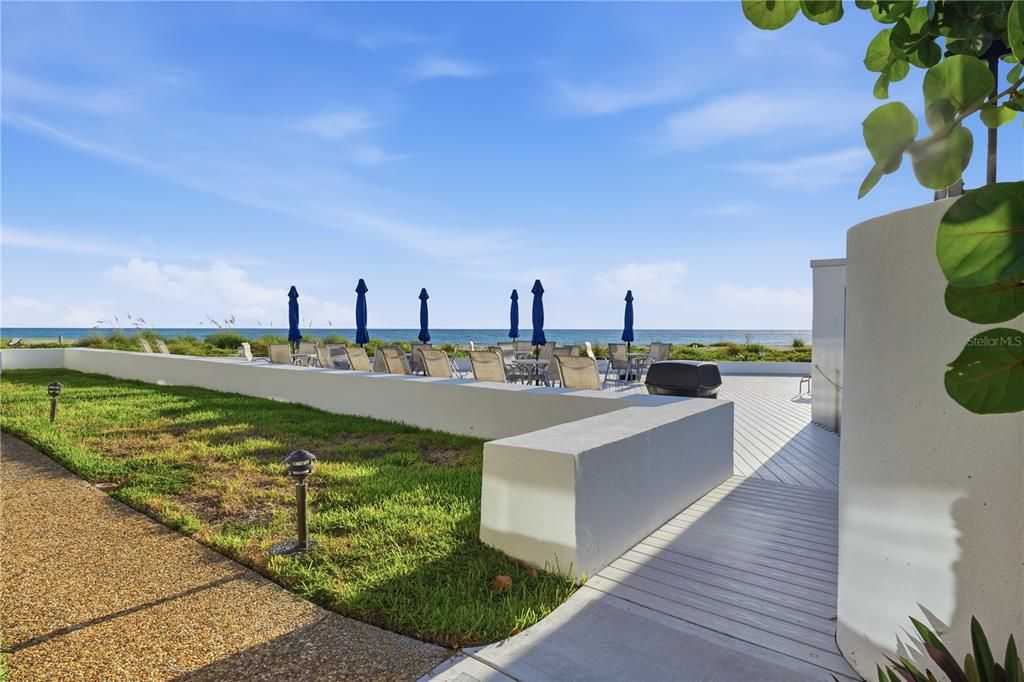 For Sale: $415,000 (2 beds, 2 baths, 934 Square Feet)