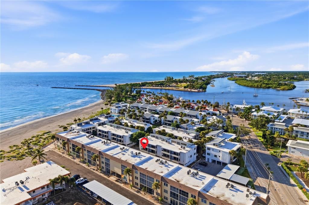 For Sale: $415,000 (2 beds, 2 baths, 934 Square Feet)