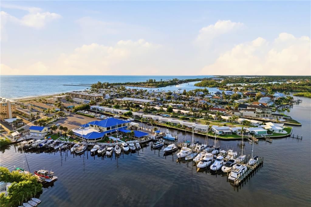 For Sale: $415,000 (2 beds, 2 baths, 934 Square Feet)