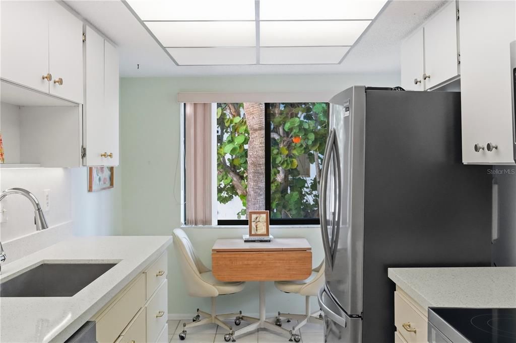 For Sale: $415,000 (2 beds, 2 baths, 934 Square Feet)
