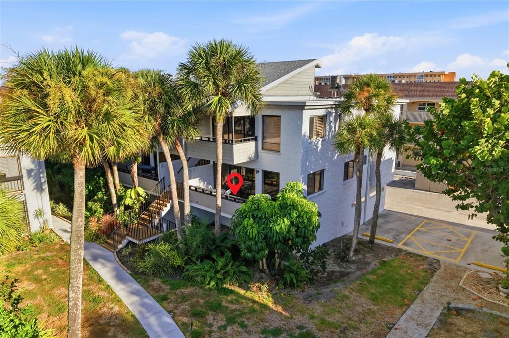 For Sale: $415,000 (2 beds, 2 baths, 934 Square Feet)