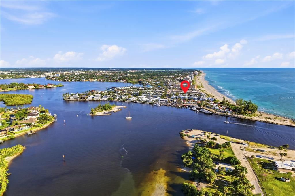 For Sale: $415,000 (2 beds, 2 baths, 934 Square Feet)