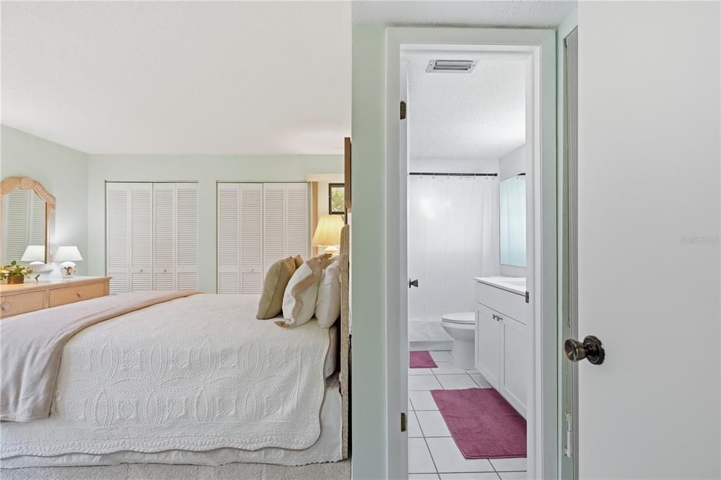 For Sale: $415,000 (2 beds, 2 baths, 934 Square Feet)