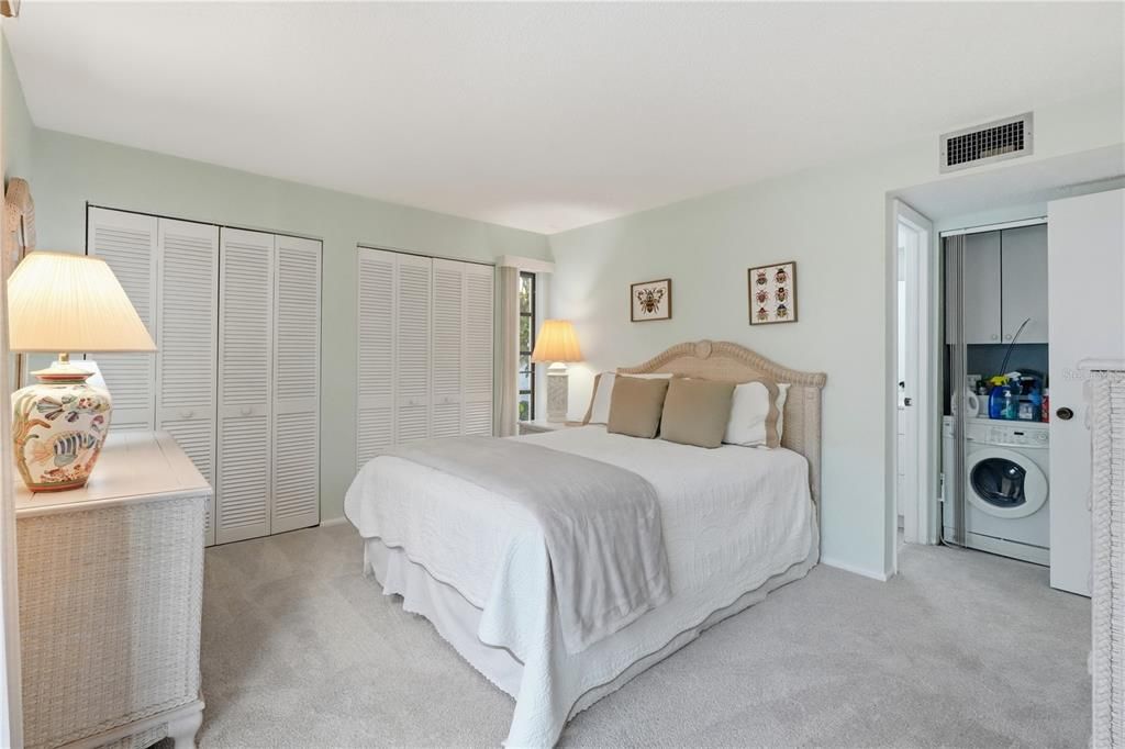For Sale: $415,000 (2 beds, 2 baths, 934 Square Feet)