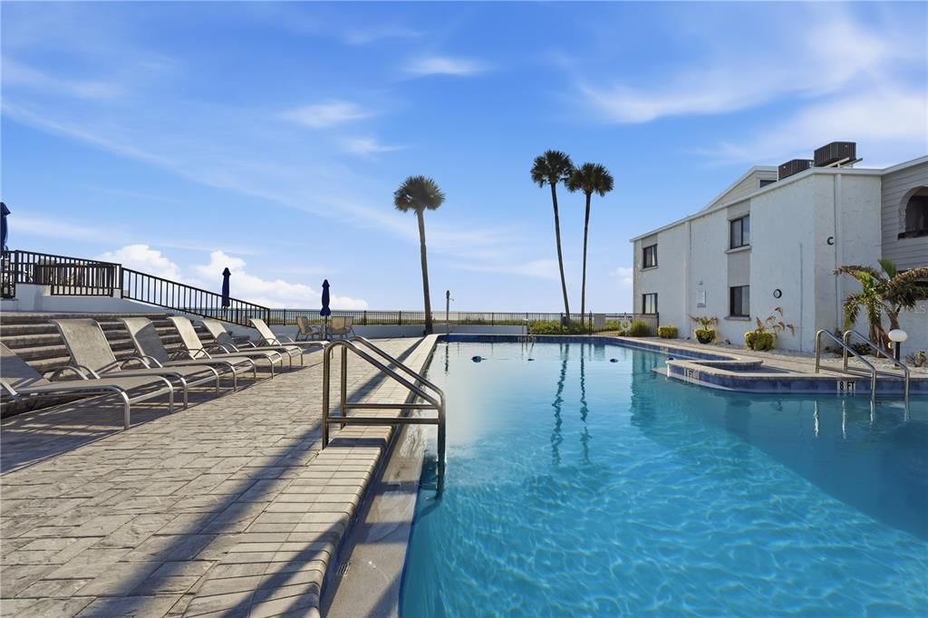 For Sale: $415,000 (2 beds, 2 baths, 934 Square Feet)