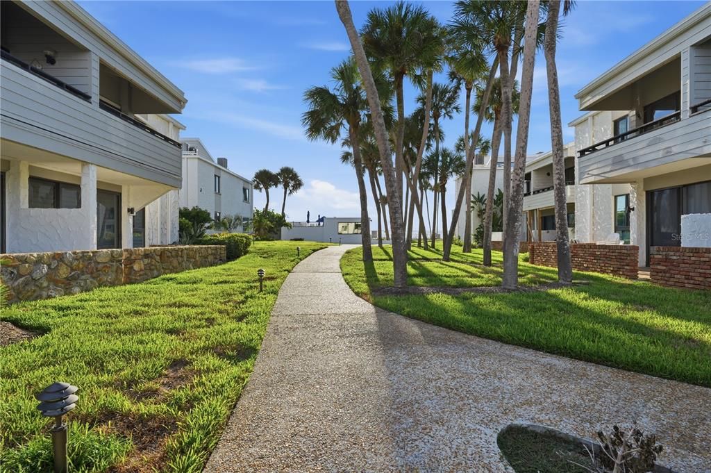 For Sale: $415,000 (2 beds, 2 baths, 934 Square Feet)
