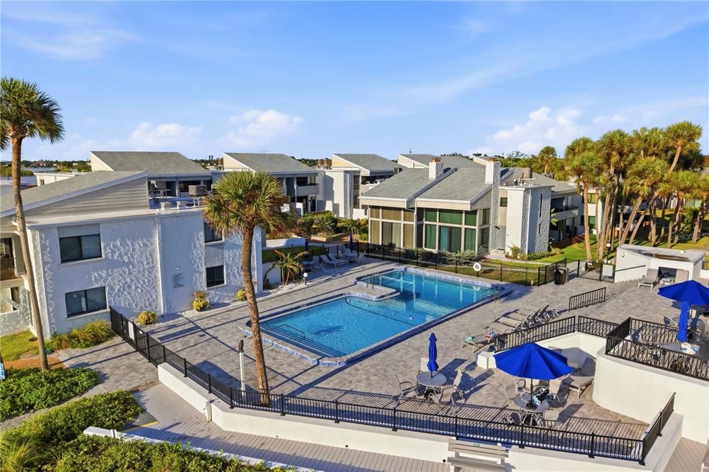 For Sale: $415,000 (2 beds, 2 baths, 934 Square Feet)