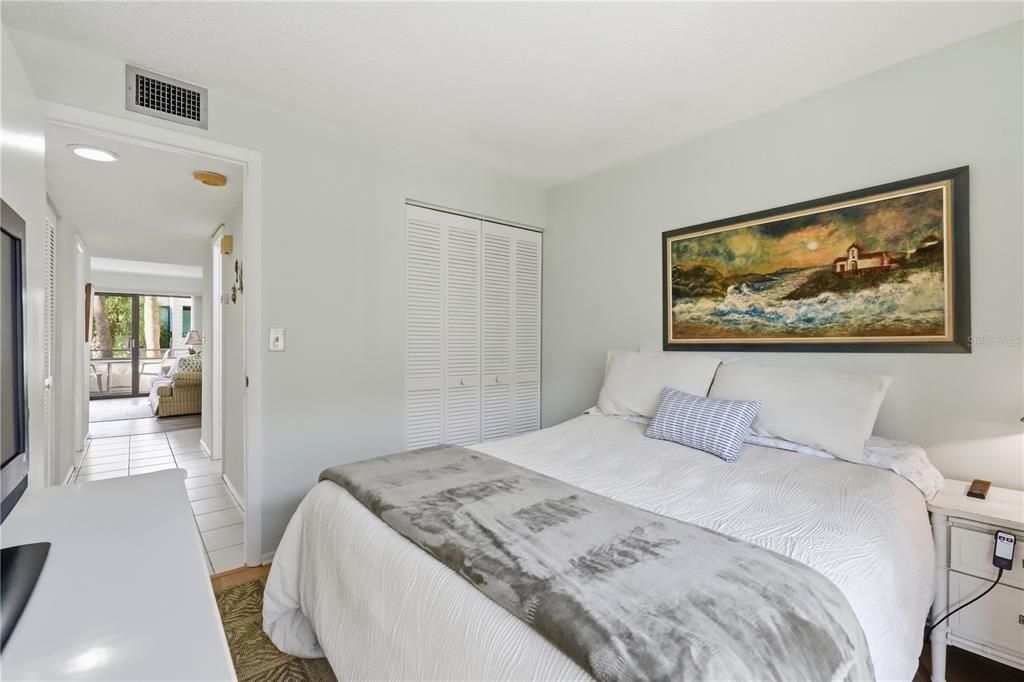 For Sale: $415,000 (2 beds, 2 baths, 934 Square Feet)