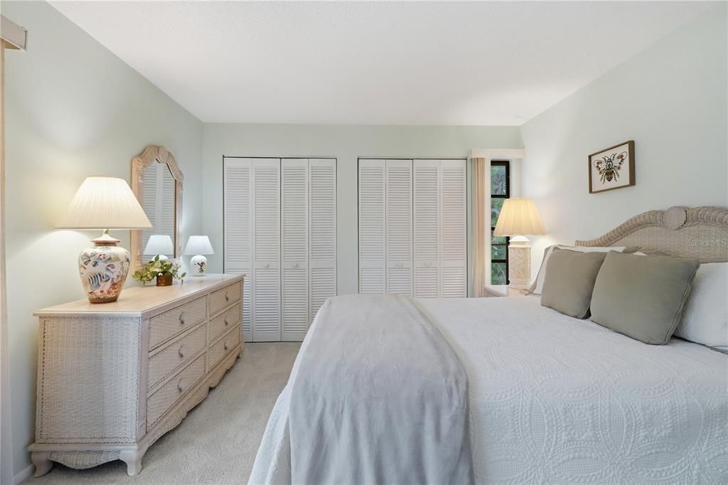 For Sale: $415,000 (2 beds, 2 baths, 934 Square Feet)