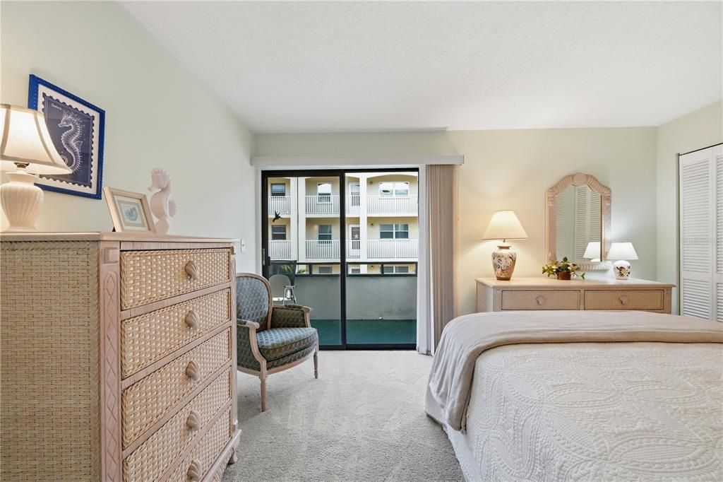 For Sale: $415,000 (2 beds, 2 baths, 934 Square Feet)