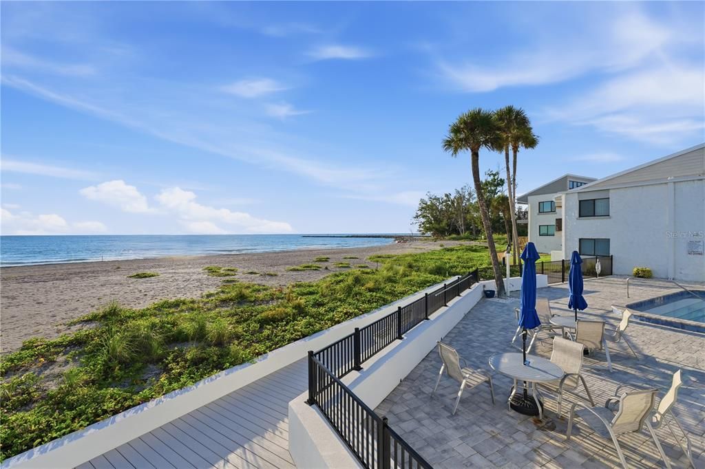 For Sale: $415,000 (2 beds, 2 baths, 934 Square Feet)