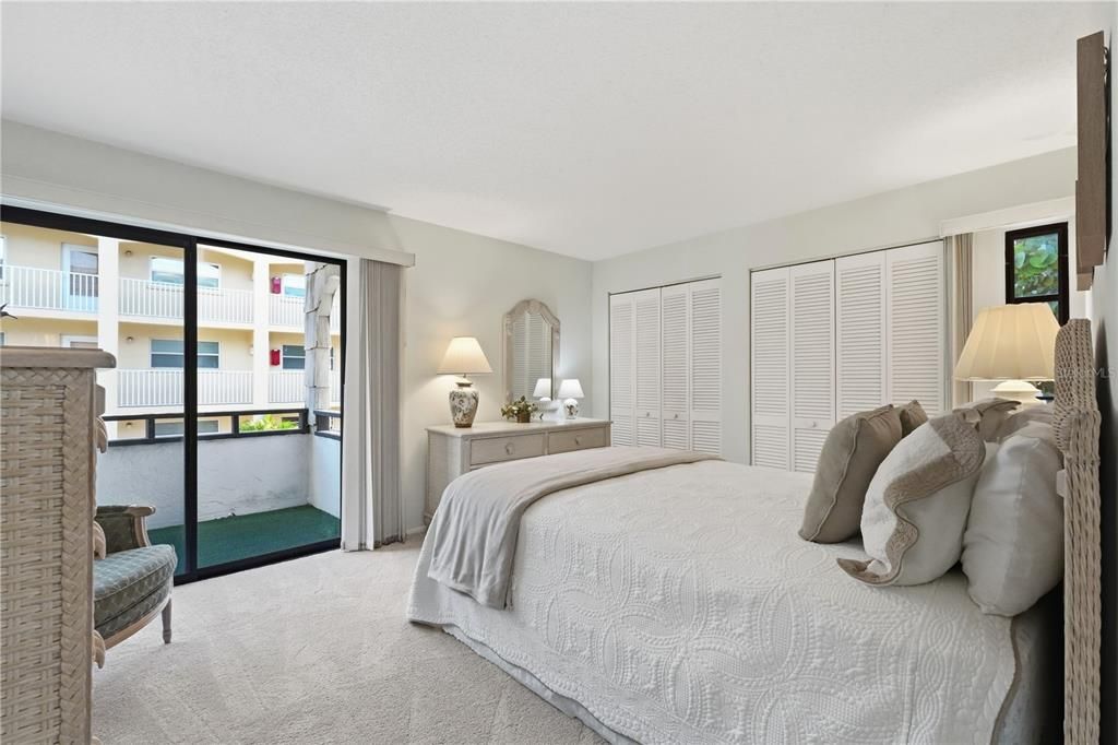 For Sale: $415,000 (2 beds, 2 baths, 934 Square Feet)