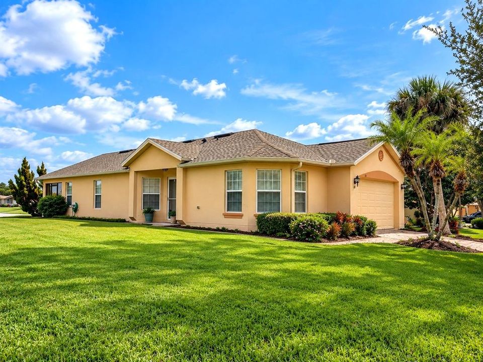 For Sale: $274,900 (2 beds, 2 baths, 1387 Square Feet)