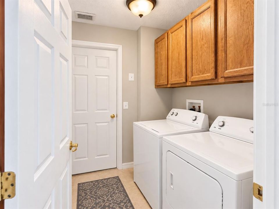 For Sale: $274,900 (2 beds, 2 baths, 1387 Square Feet)
