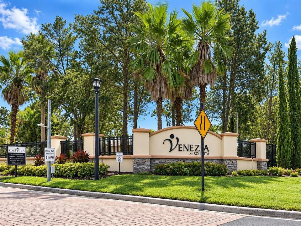 For Sale: $274,900 (2 beds, 2 baths, 1387 Square Feet)