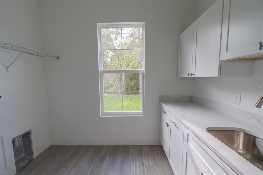 En Venta: $840,000 (4 camas, 3 baños, 3556 Pies cuadrados)
