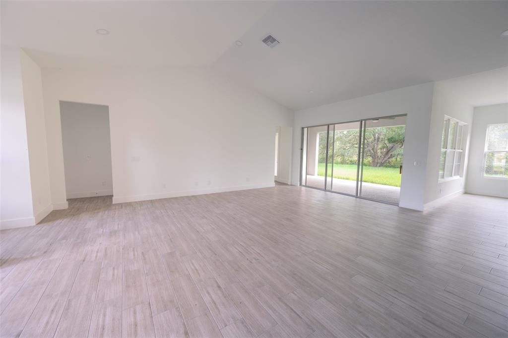 En Venta: $840,000 (4 camas, 3 baños, 3556 Pies cuadrados)