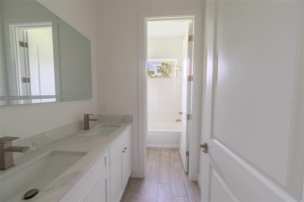 En Venta: $840,000 (4 camas, 3 baños, 3556 Pies cuadrados)