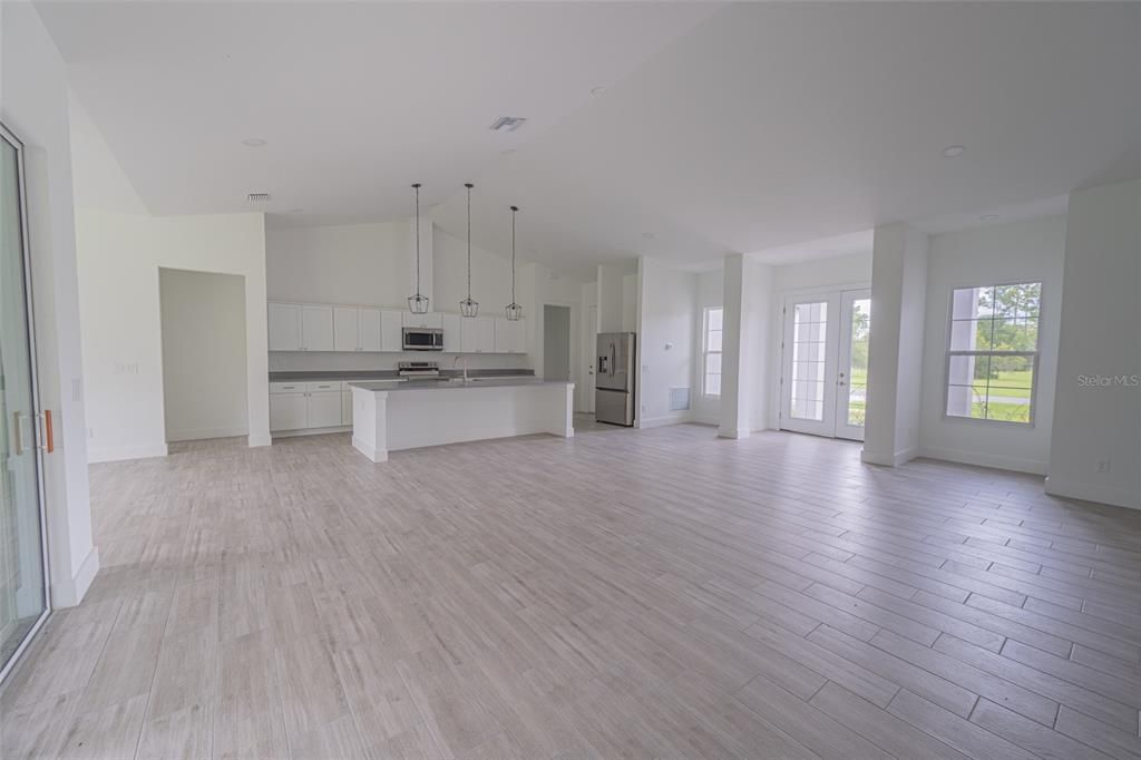 En Venta: $840,000 (4 camas, 3 baños, 3556 Pies cuadrados)