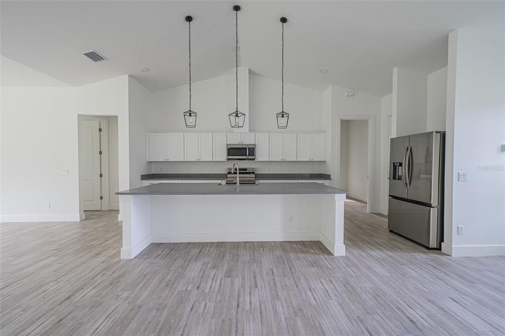 En Venta: $840,000 (4 camas, 3 baños, 3556 Pies cuadrados)