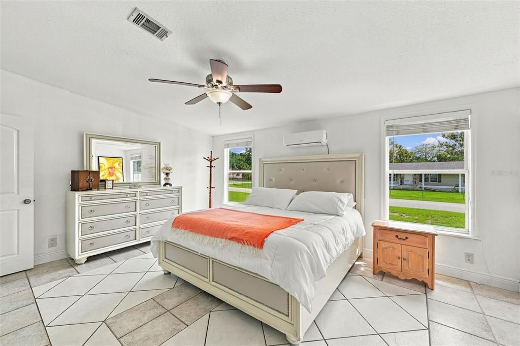 For Sale: $275,000 (3 beds, 2 baths, 1620 Square Feet)