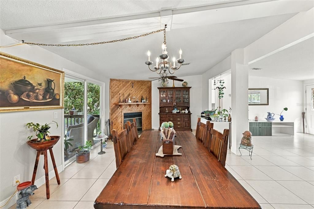 For Sale: $275,000 (3 beds, 2 baths, 1620 Square Feet)