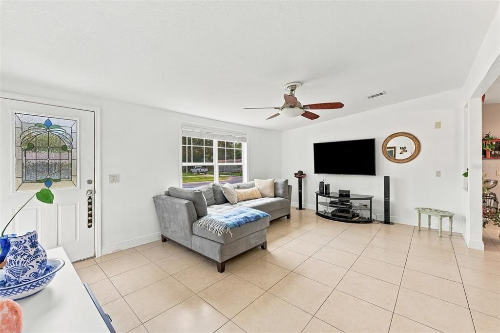 For Sale: $275,000 (3 beds, 2 baths, 1620 Square Feet)