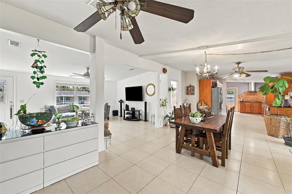 For Sale: $275,000 (3 beds, 2 baths, 1620 Square Feet)