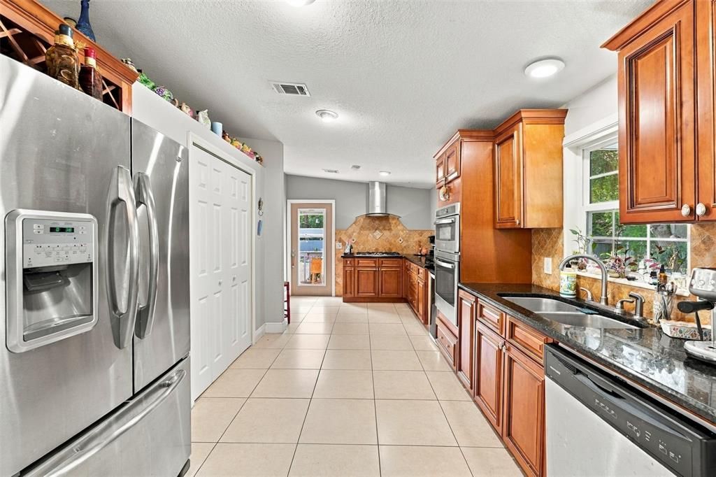 For Sale: $275,000 (3 beds, 2 baths, 1620 Square Feet)