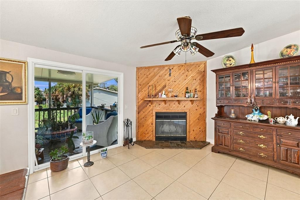 For Sale: $275,000 (3 beds, 2 baths, 1620 Square Feet)