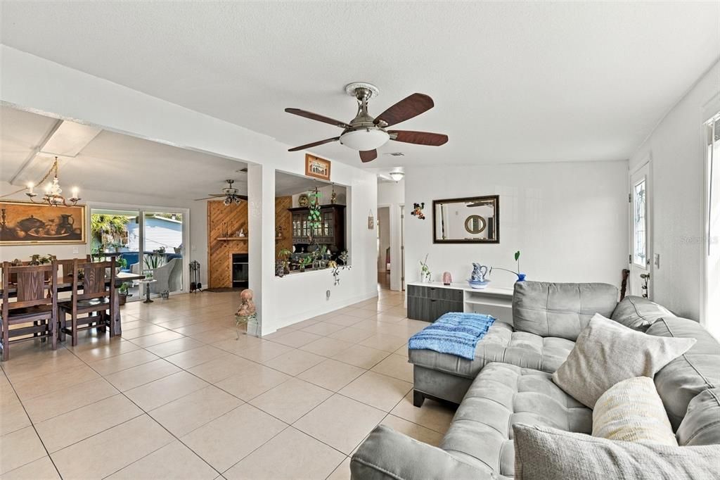 For Sale: $275,000 (3 beds, 2 baths, 1620 Square Feet)