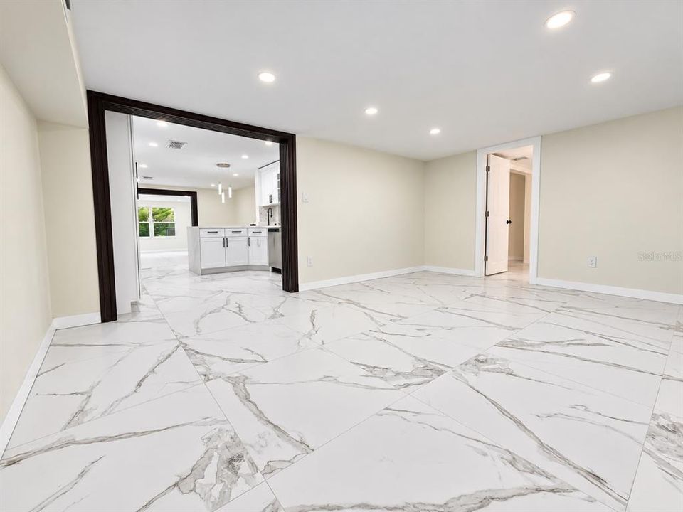 На продажу: $369,999 (4 спален, 2 ванн, 1582 Квадратных фут)